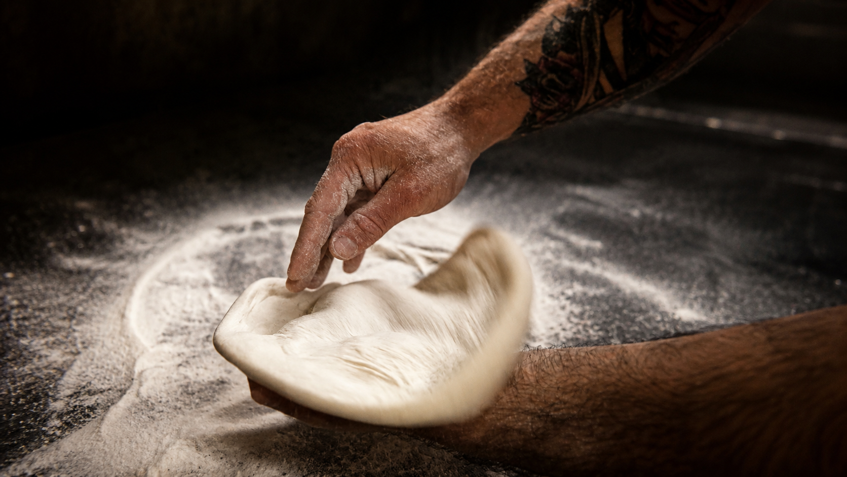 Diversi tipi di farine e un impasto