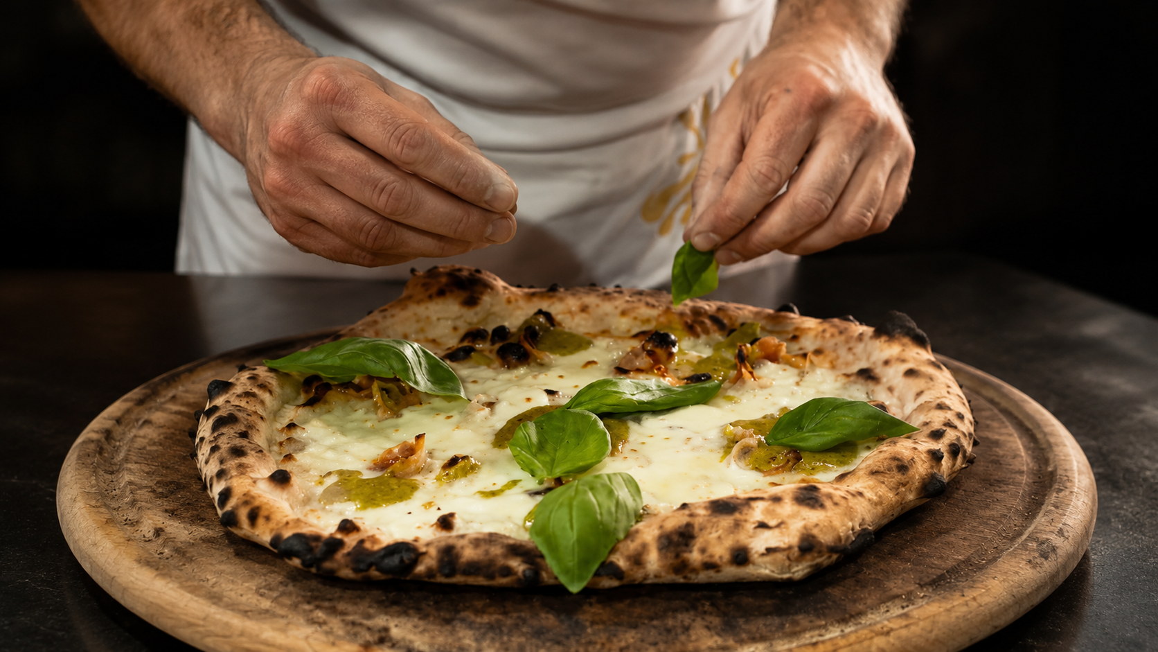 Pizza e pinsa a confronto, forme e texture differenti